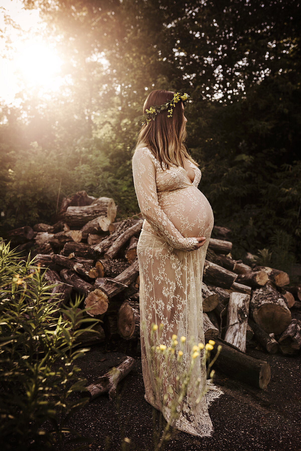 Radiate in nature's embrace during our maternity sessions. Shannon Kathleen Photography captures the radiant beauty of your expectant journey. Book now for natural radiance