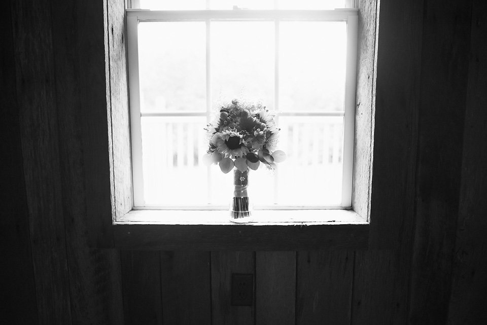 wedding_photography_detail_shot_flowers_black_and_white
