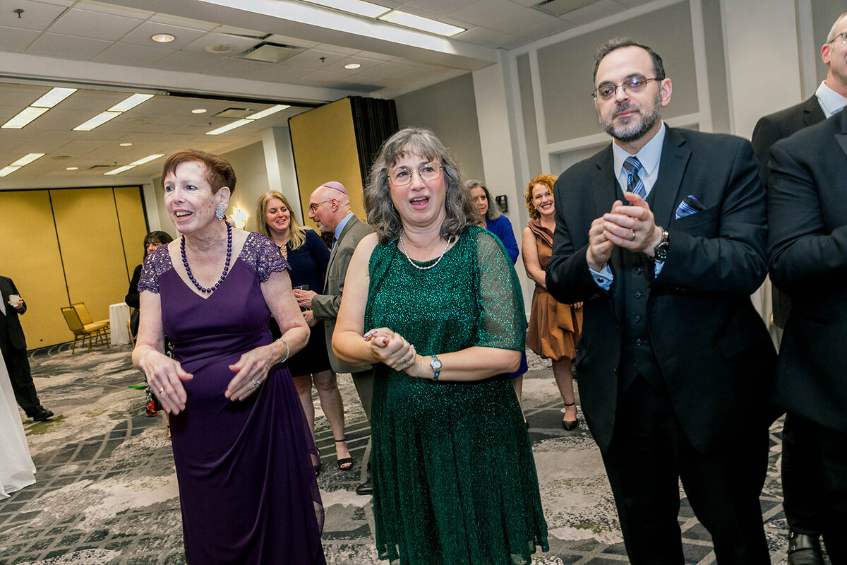 Eliana-Melmed-Photography-Chicago-LosAngeles-Jewish-WeddingPhotography-KabbalatPanim-00128
