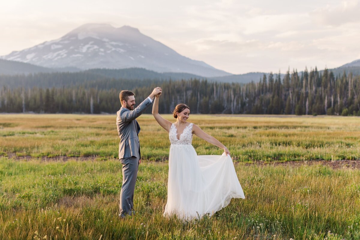 Jessica + Josh - Sparks Lake Wedding 2022 - HANNAH TURNER PHOTOGRAPHY 2022-334