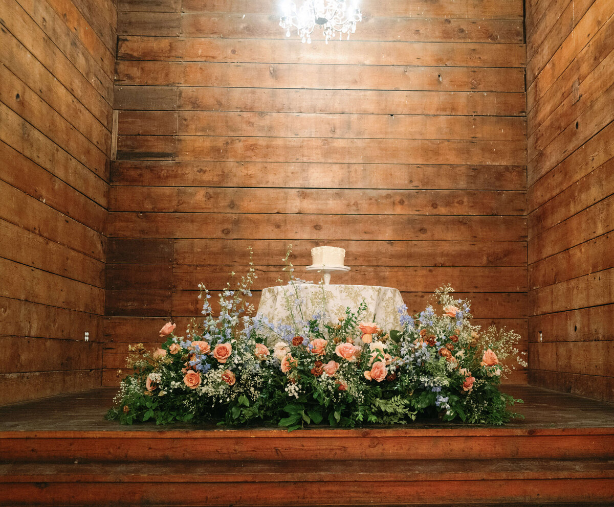 Olympias Valley Estate Wedding cake table