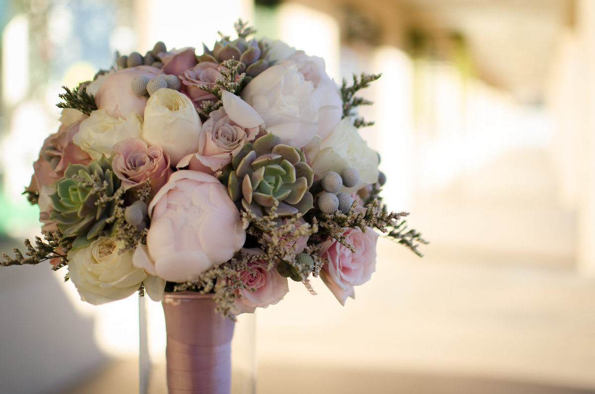 Premier wedding florist specializing in creative  and unique floral designs. Serving Gilbert, Mesa, Chandler, Gold Canyon, Tempe, Phoenix and the surrounding area.