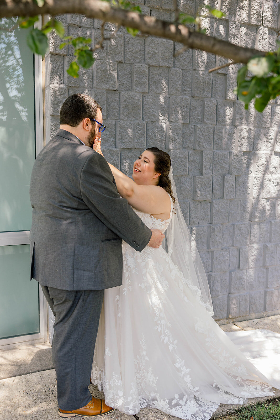 Eliana-Melmed-Photography-Chicago-LosAngeles-Jewish-WeddingPhotography-ElianaSklar-FirstLook-00102