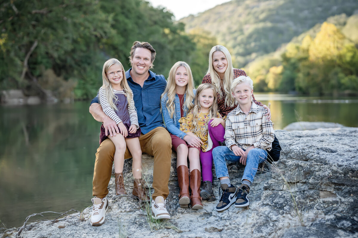 New_Braunfels_family_photo_session_by_beautiful_river_06