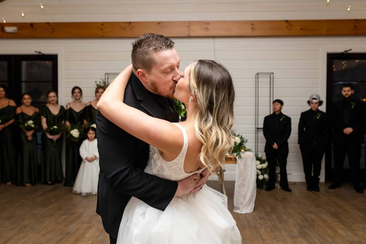 Bloom Meadows Wedding First Dance | Destination Wedding Photographer | Phavy Photography - Massachusetts Wedding photographer