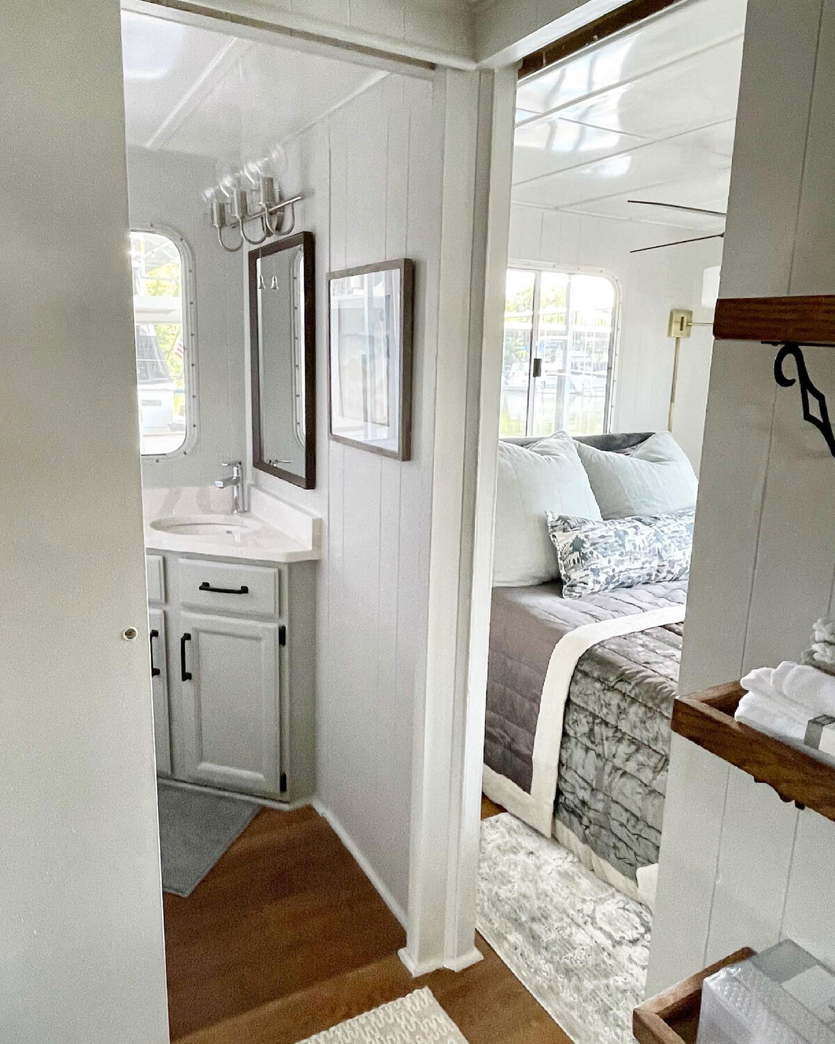 Captain_Kingfish_houseboat_Articulate_interiors