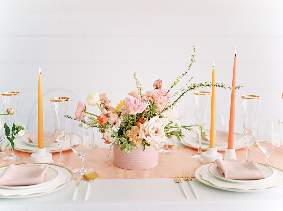 floral-and-field-design-bespoke-wedding-floral-styling-calgary-alberta-peach-kiss-editorial-tablescape-47