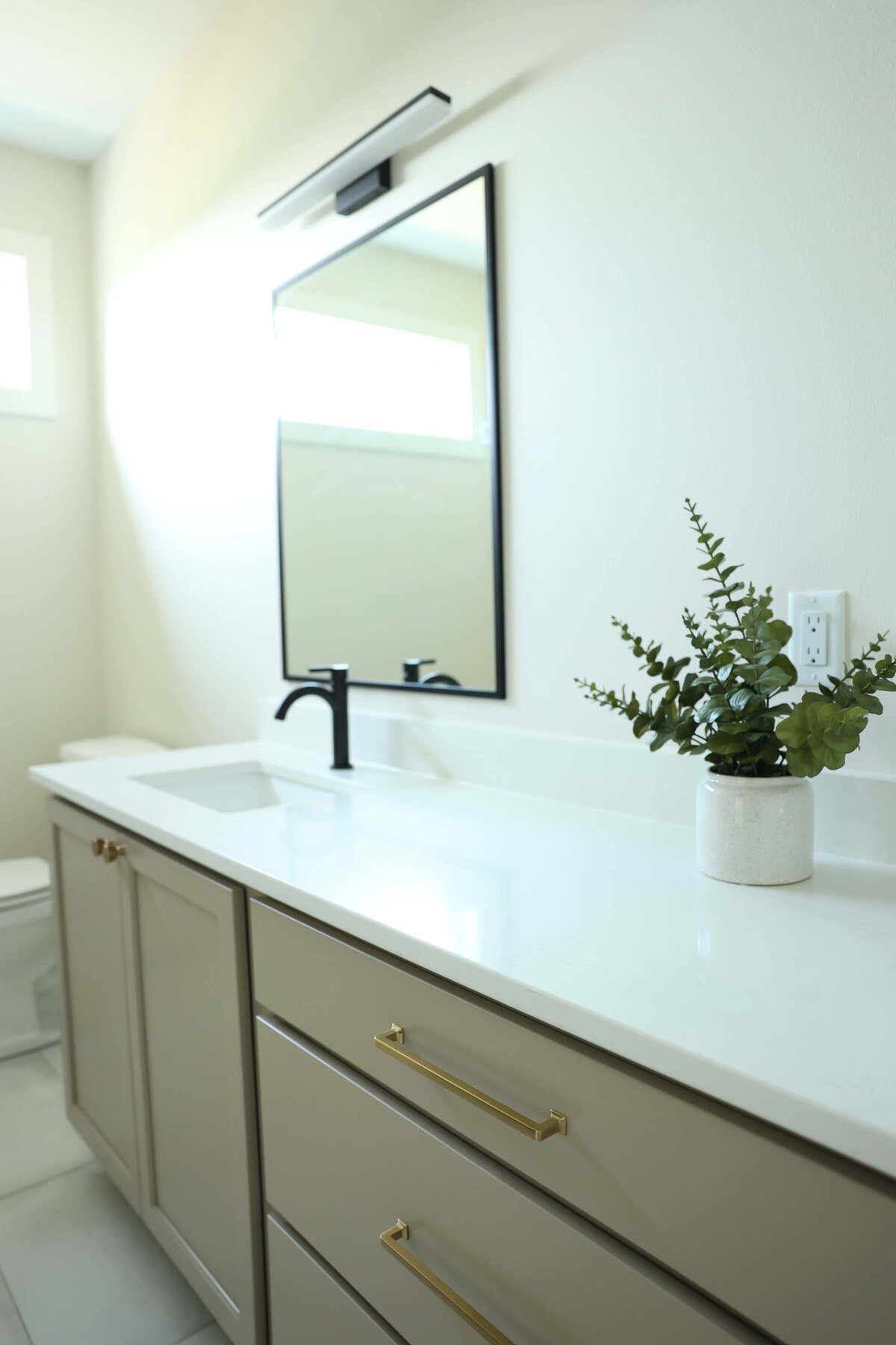 1183-Bathroom-Grimes-Central-Iowa-Custom-Home-JRL-Builders-3F1A8936