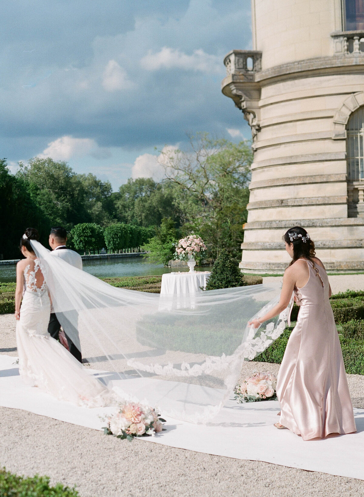 33-Chateau-de-Chantilly-wedding-Alexandra-Vonk-photography
