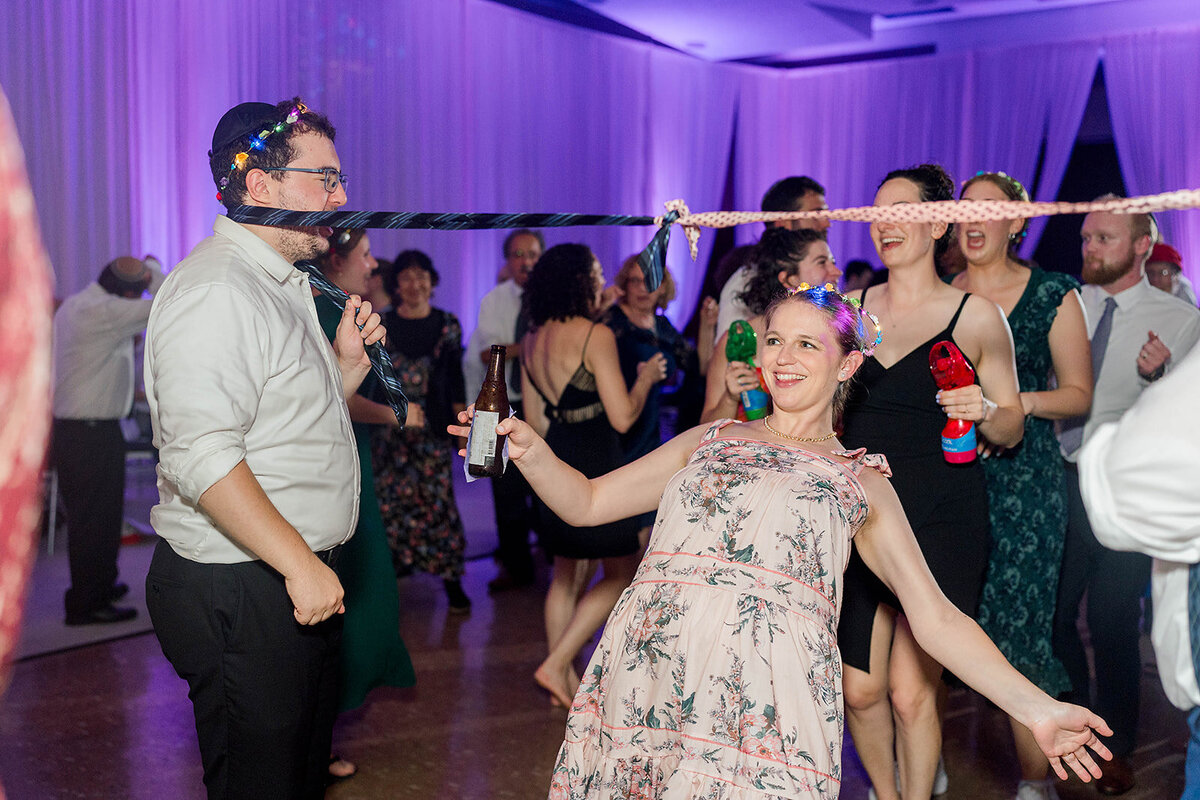 Eliana-Melmed-Photography-Chicago-LosAngeles-Jewish-WeddingPhotography-ElianaSklar-DanceFloor-00177