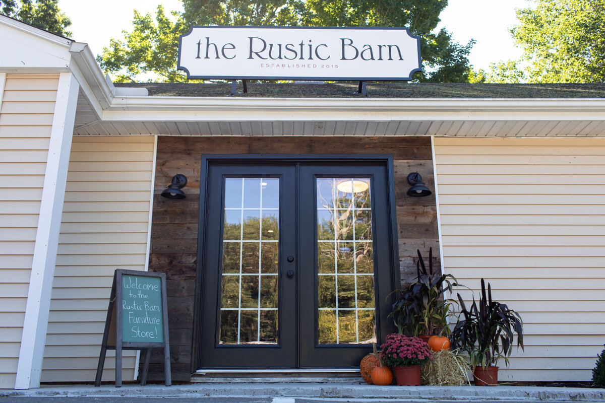 exterior_rustic barn store-1