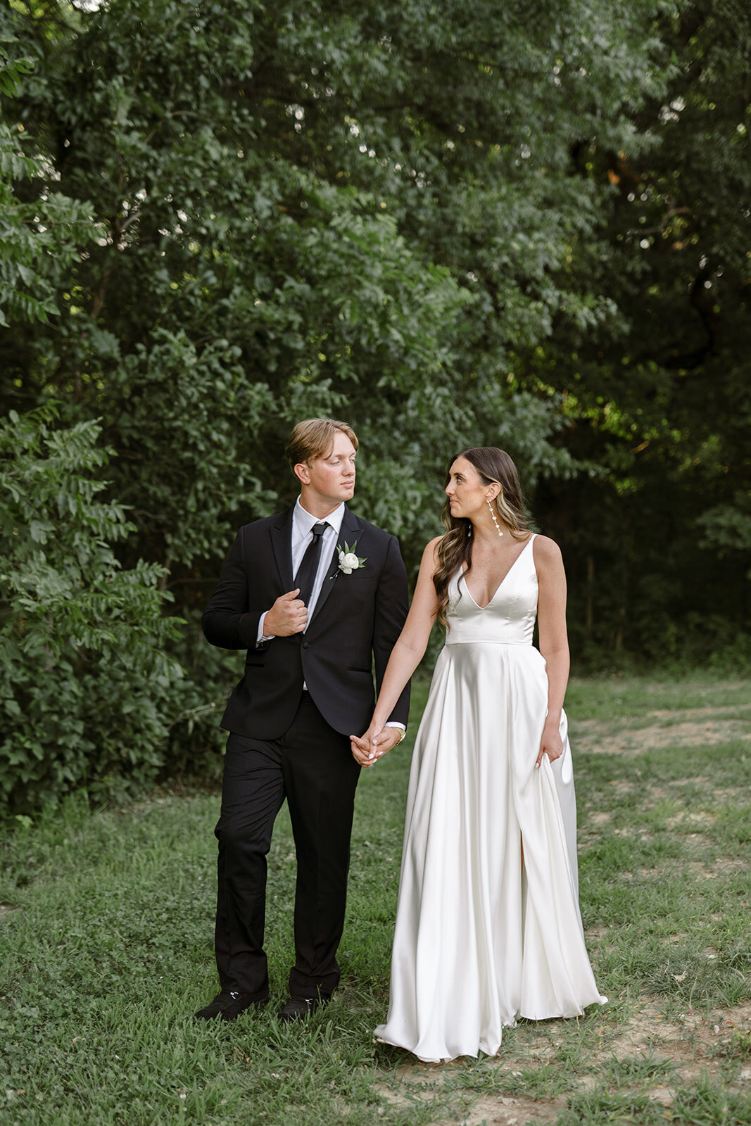 Rebecca and Dan _ The Ridge Wedding Venue _ Kansas City Wedding Photography _ Nick and Lexie Photo + Film-1180