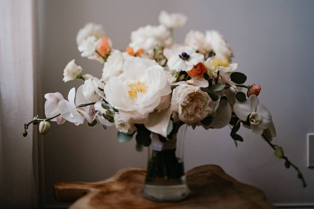 Melissa-Logan-Whimsical-Greenhouse-Philadelphia-Wedding-flowers-by-Sebesta-Design1