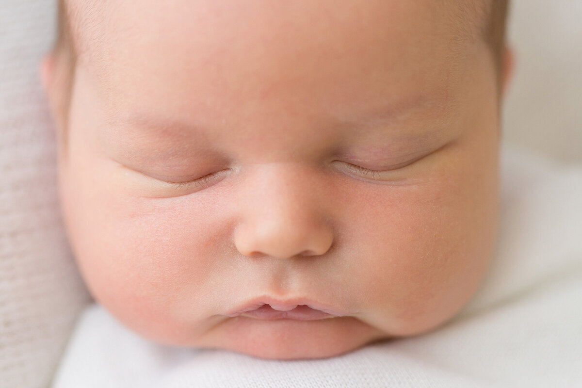 fun-newborn-photos-louisville-ky-julie-brock
