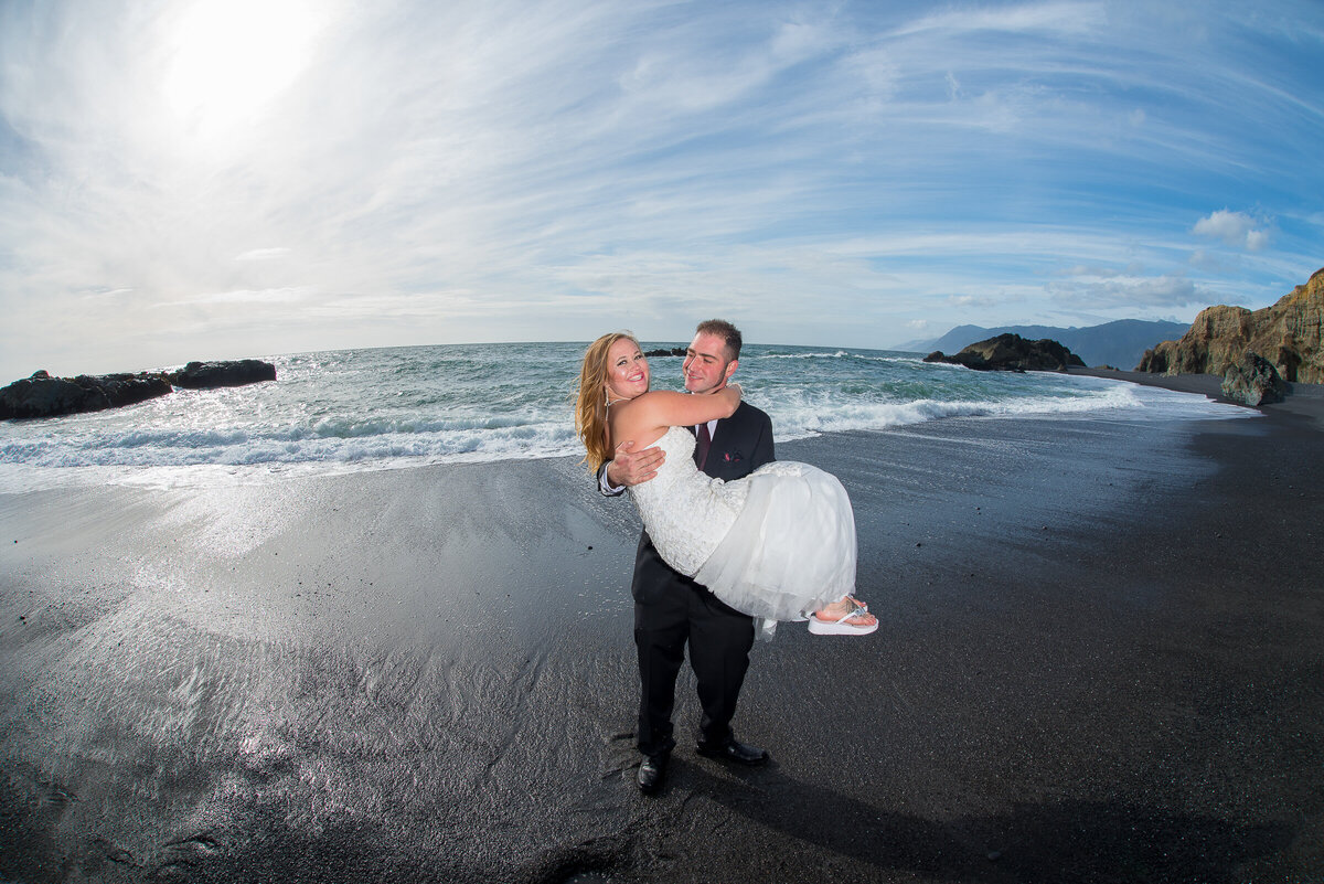 Redway-California-elopement-photographer-Parky's-Pics-Photography-Shelter-Cove-Callifornia-adventure-elopement-beach-Black-Sands-Beach-7.jpg