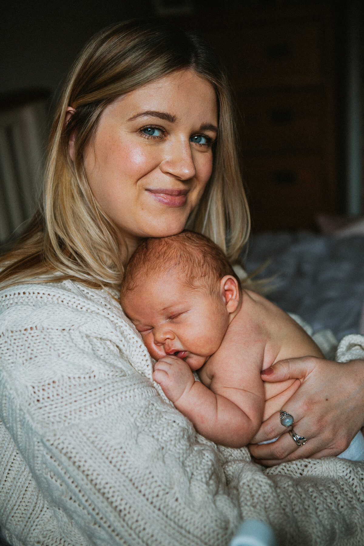relaxed family newborn shoot at your own home
