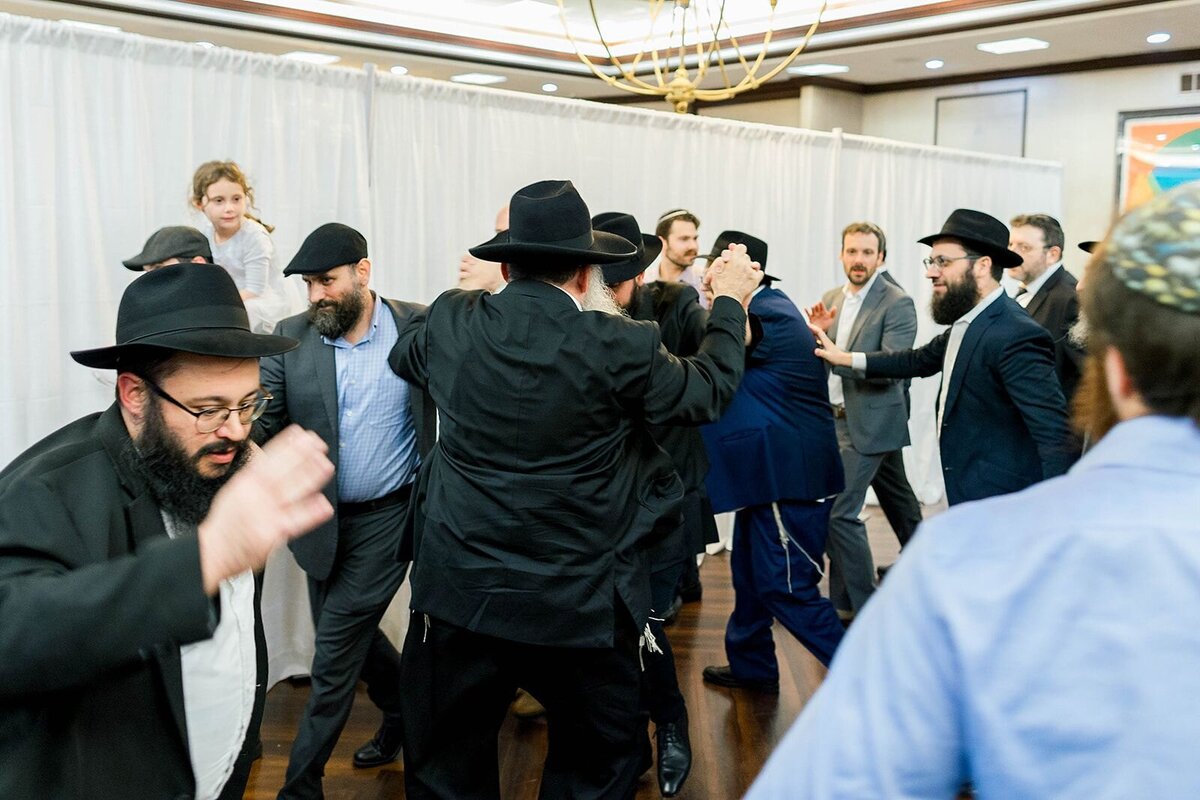 Eliana-Melmed-Photography-Chicago-LosAngeles-Jewish-WeddingPhotographer-CarmiKalman-MensDancing-00063