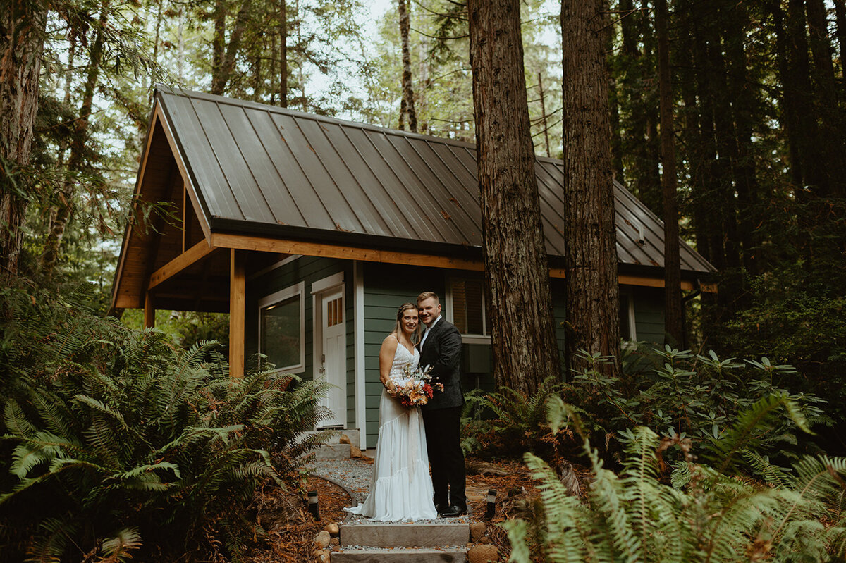 couple standing in front of Oregon cabin