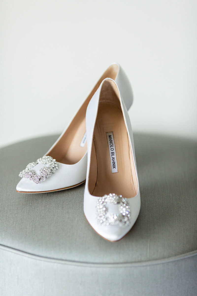 manholo-banhink-white-bridal-shoes