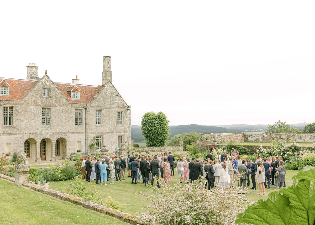 chloe-winstanley-weddings-wiltshire-hatch-house-drinks-reception-walled-garden