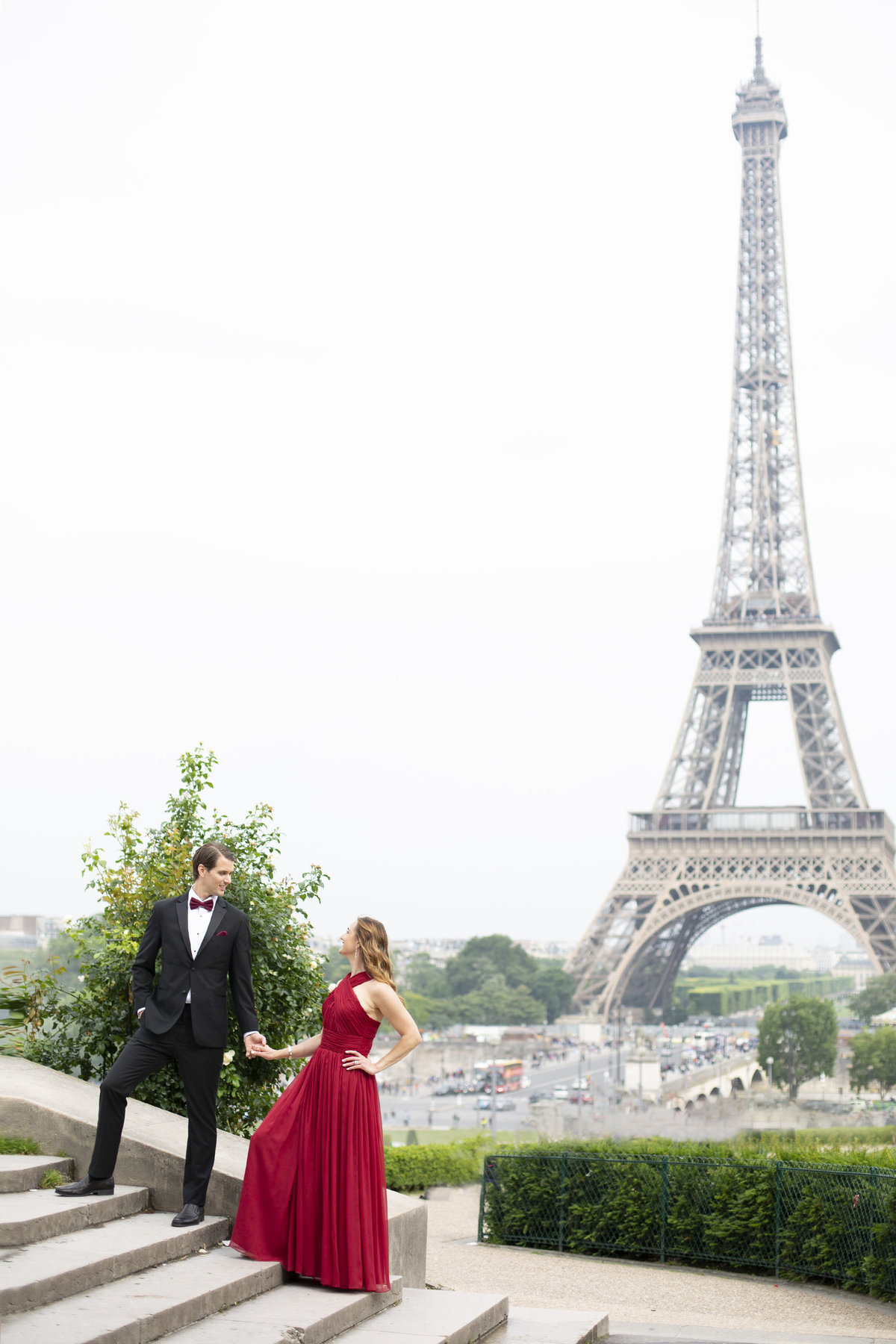 Paris love story photographer in front of Eiffel Tower 9