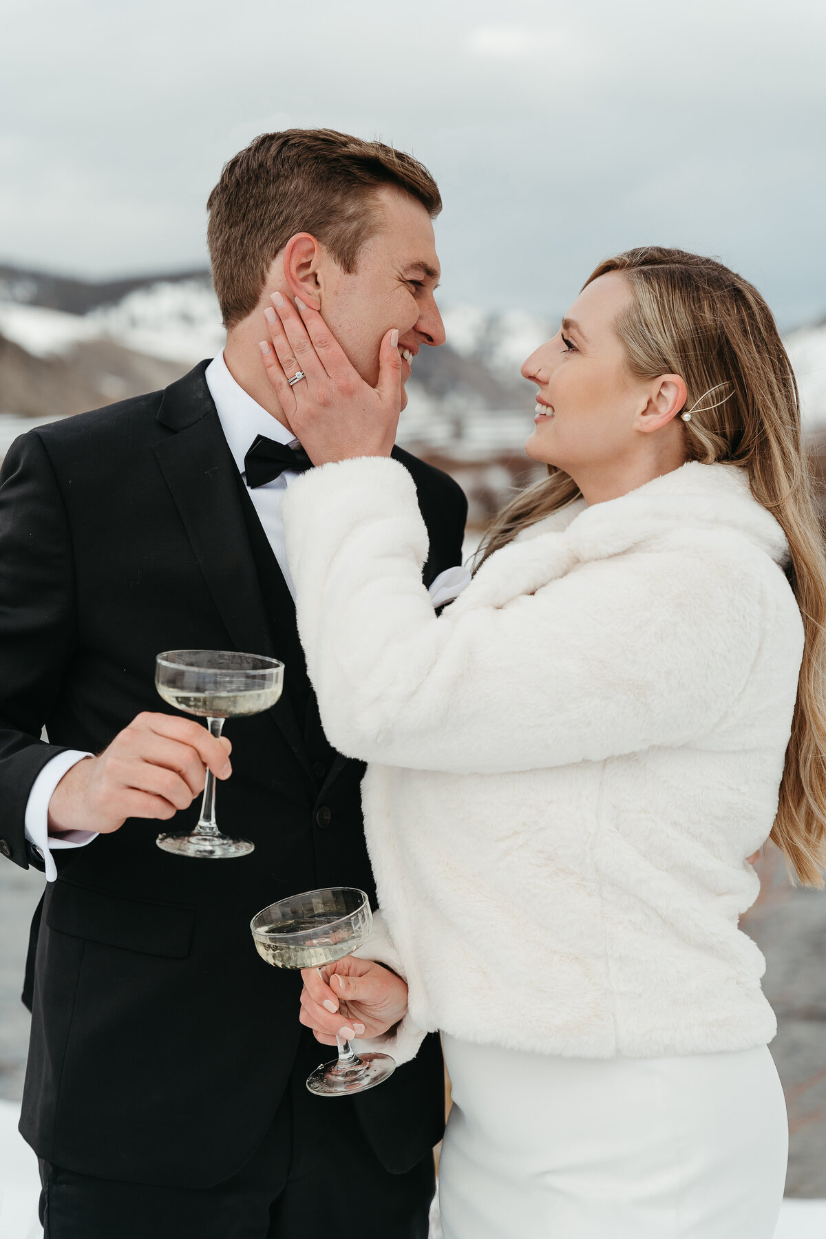 sunandpeakphotos-bigbear-california-wedding-photographer-intimatewedding-elopement-snowywedding-snowybigbearwedding-desireeandjake-626