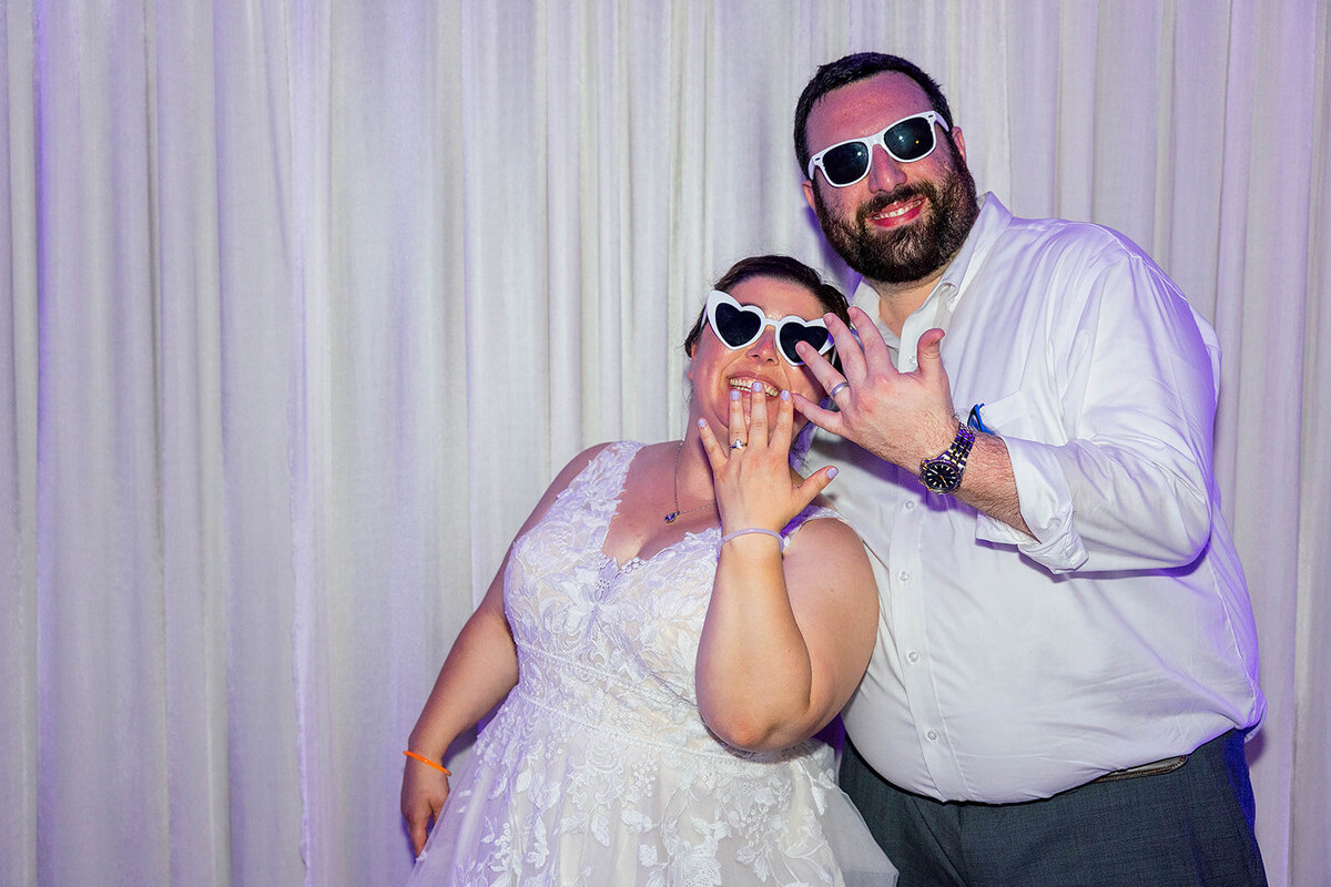 Eliana-Melmed-Photography-Chicago-LosAngeles-Jewish-WeddingPhotography-ElianaSklar-Sunglasses-00047