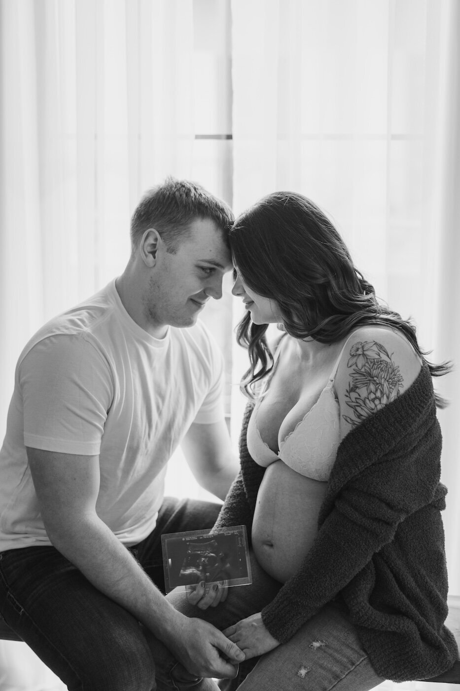 bright-and-airy-maternity-session-lux-rae-loft-2