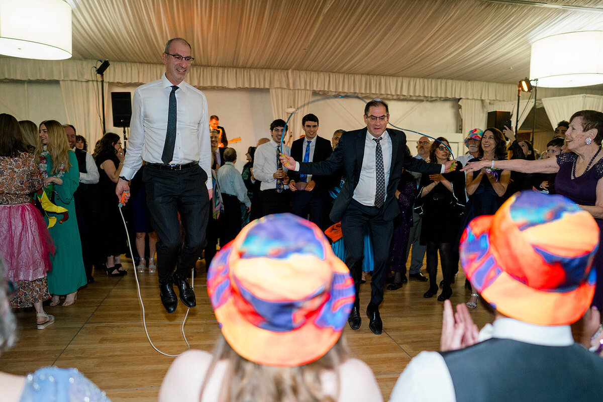 Eliana-Melmed-Photography-Chicago-LosAngeles-Jewish-WeddingPhotography-SimchaDancing-00110