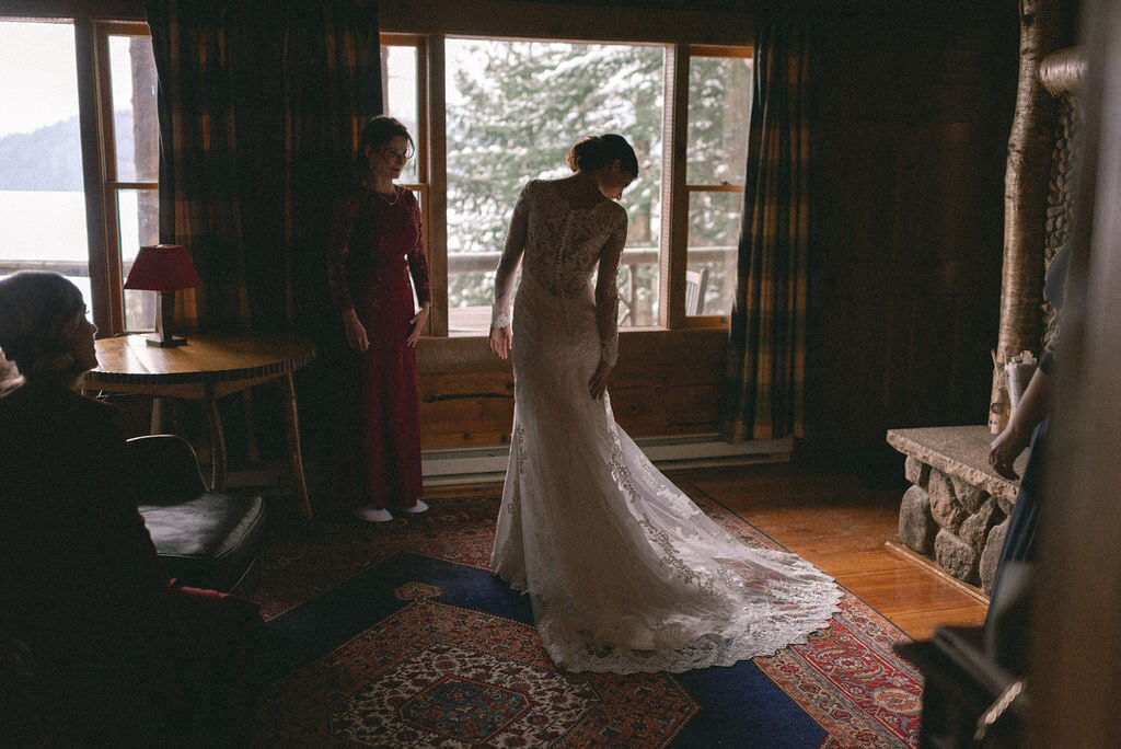 Romantic Oregon wedding photographer offering authentic, story-focused images for weddings and elopements across the Pacific Northwest.