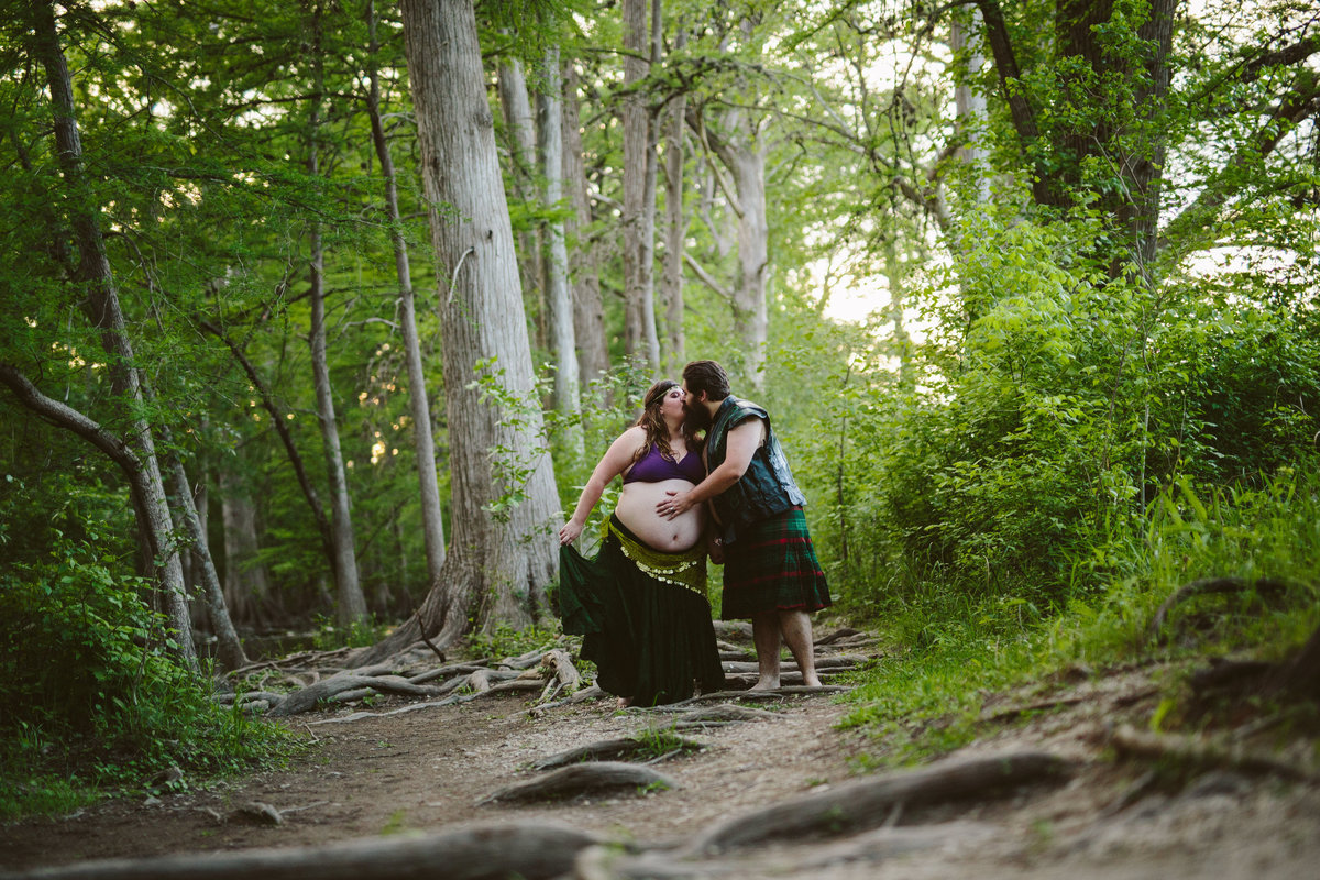 Cosplay Maternity photography session at Cibolo Nature Center in Beorne.