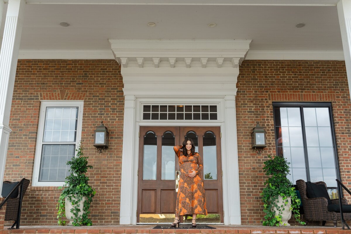 Maternity-Photos-at-Delafield-Hotel-6