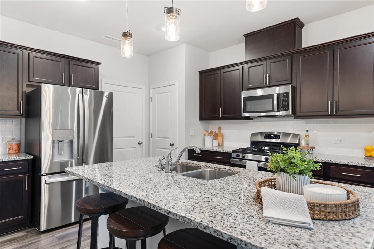 17-201 Peebles Dr-17