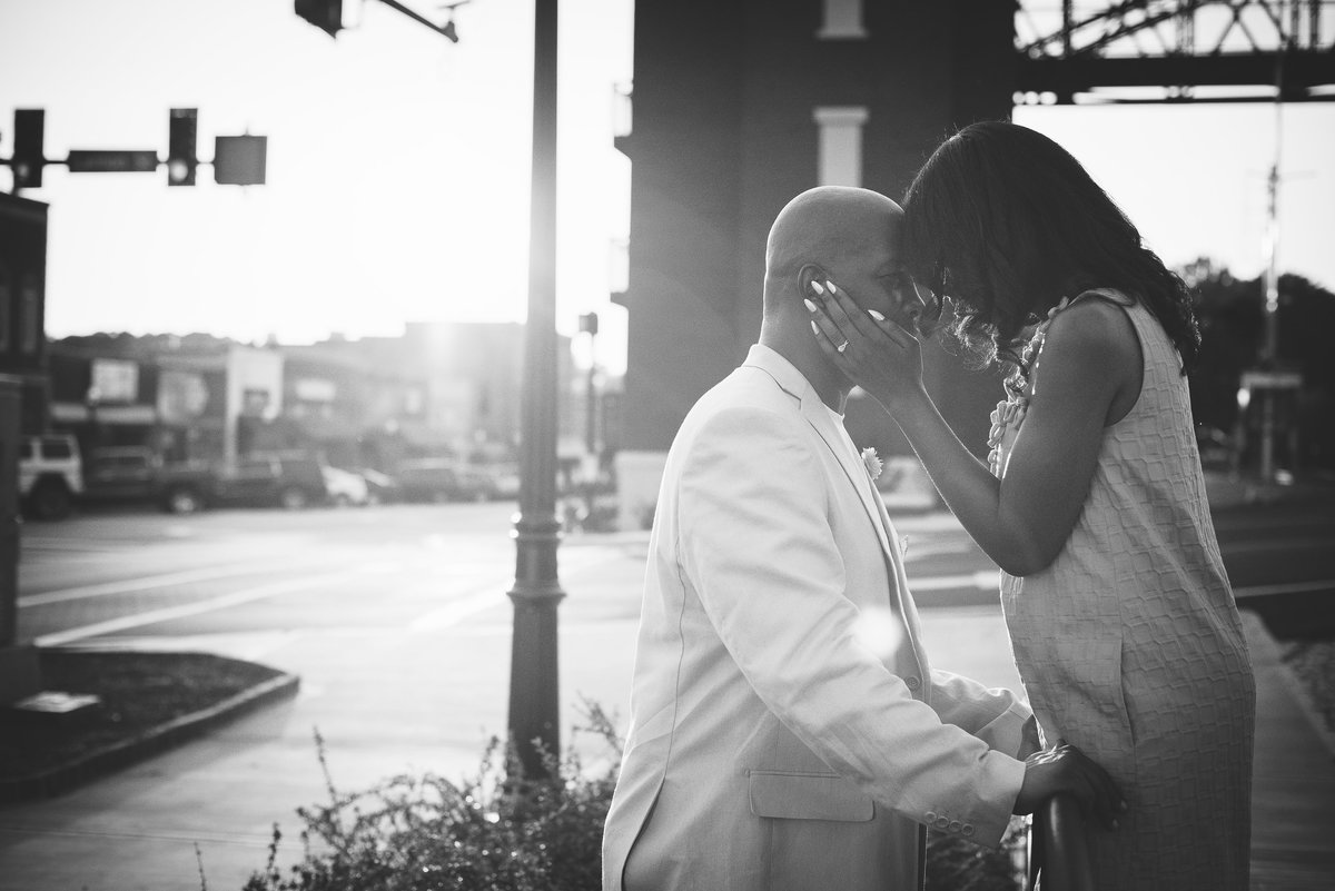 black and white of couple kissing