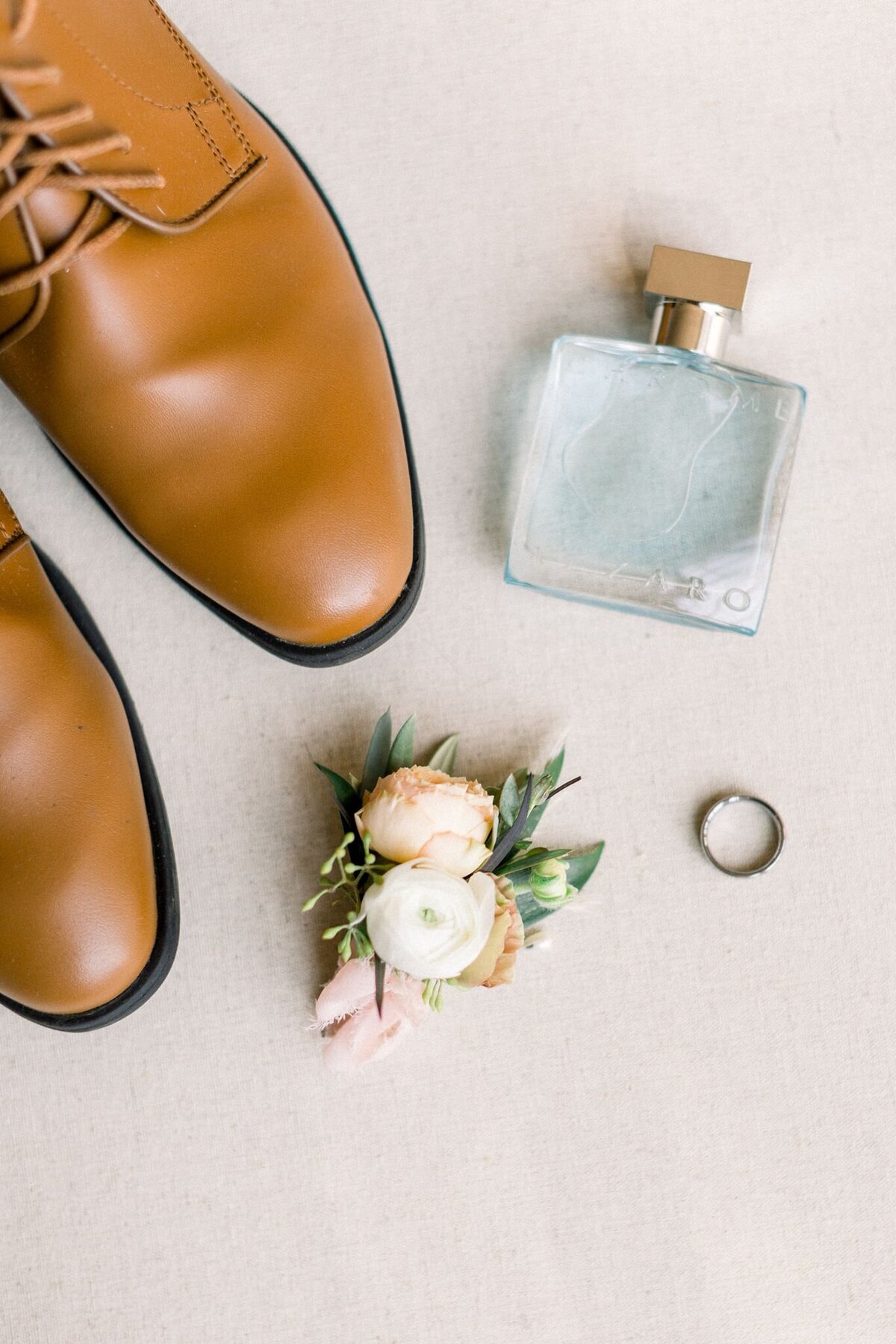 The groom's shoes and boutonniere.
