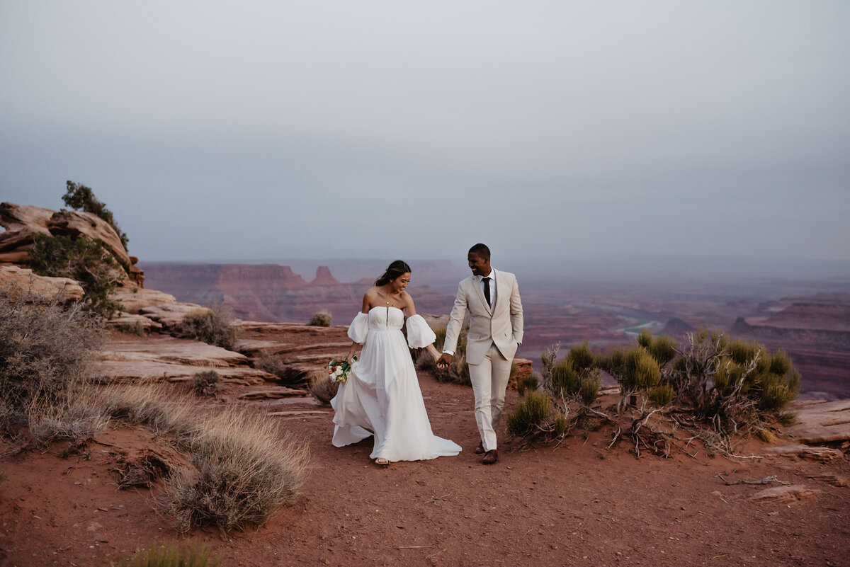 Utah Elopement Photographer captures post wedding celebration