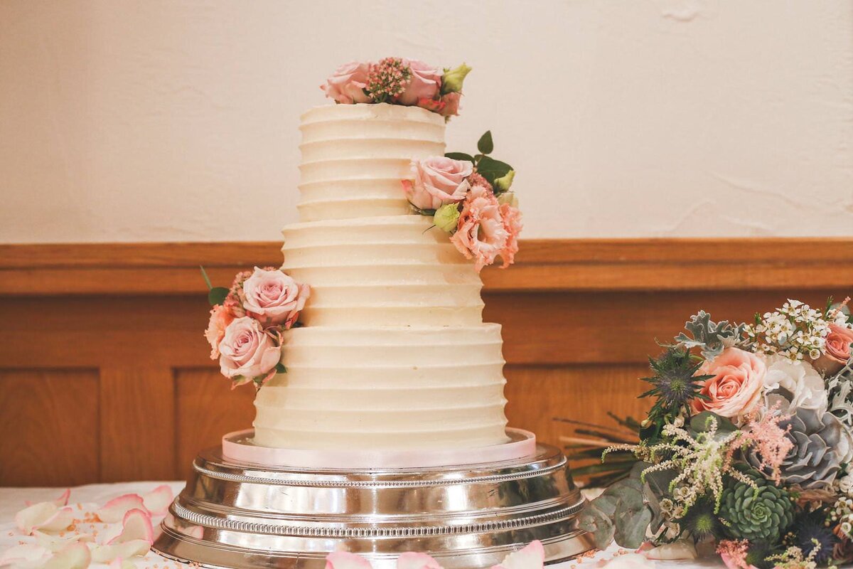 layers-graces-buttercream-wedding-cake