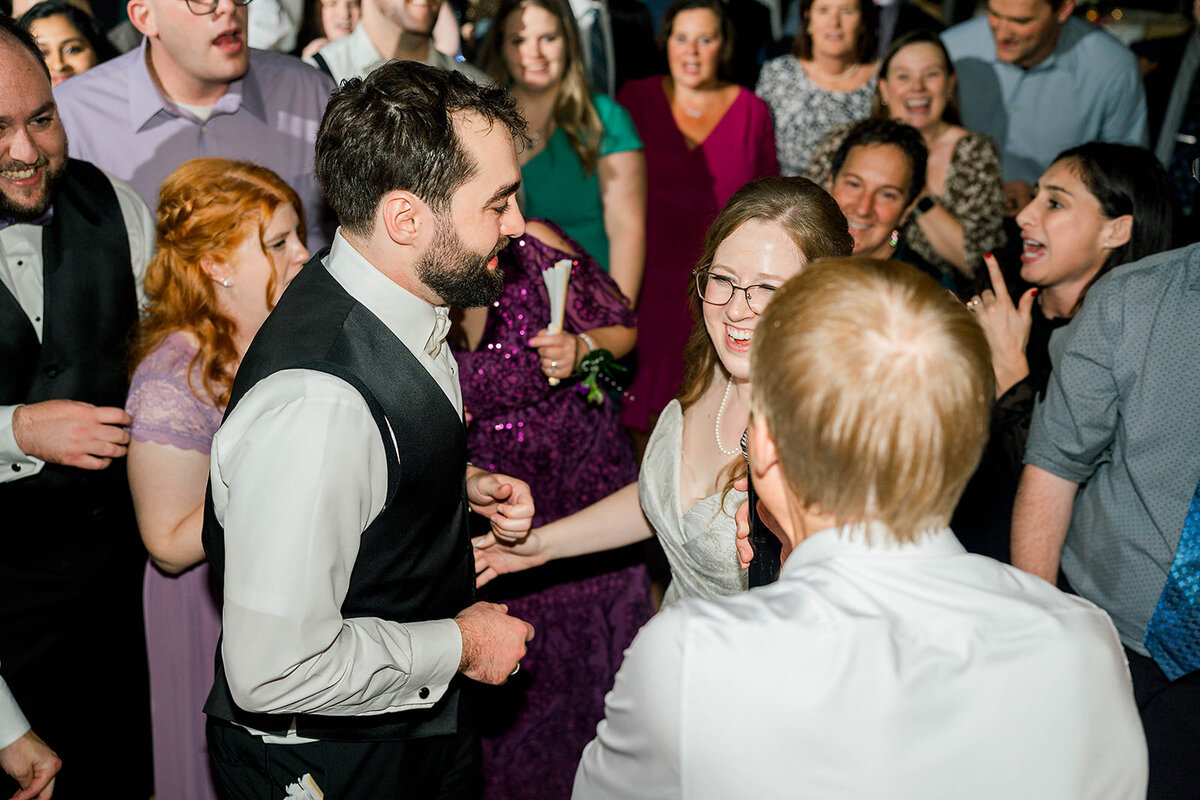 Eliana-Melmed-Photography-Chicago-LosAngeles-Jewish-WeddingPhotography-Dancefloor-00033