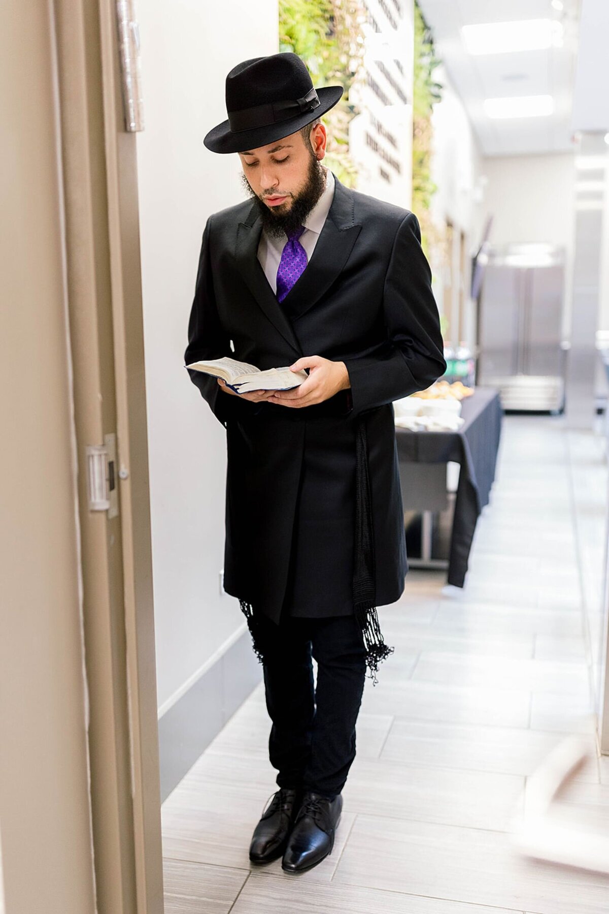 Eliana-Melmed-Photography-Chicago-LosAngeles-Jewish-WeddingPhotographer-CarmiKalman-Tisch-00041