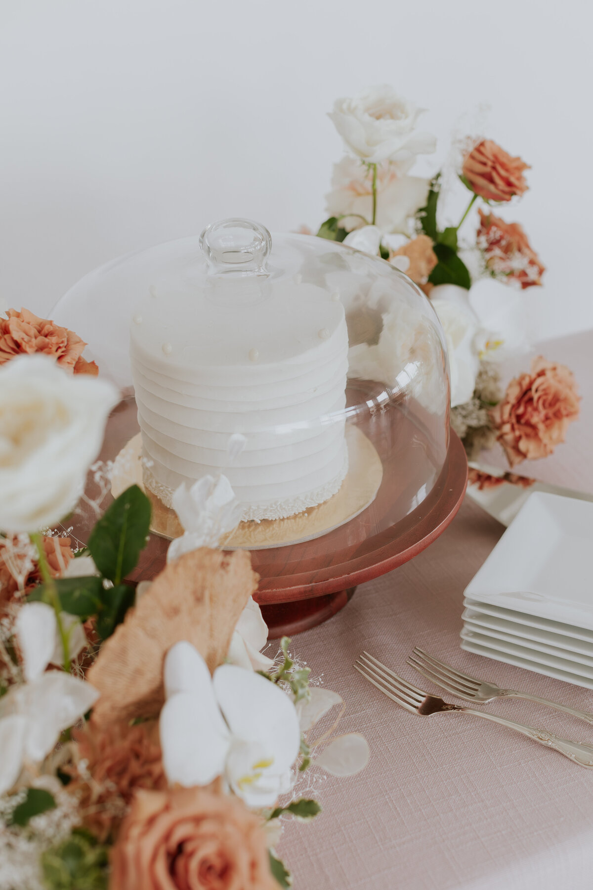 wedding-cake-table-with-florals-and-plates-for-event-planner-brand-session-the-frame-charlotte