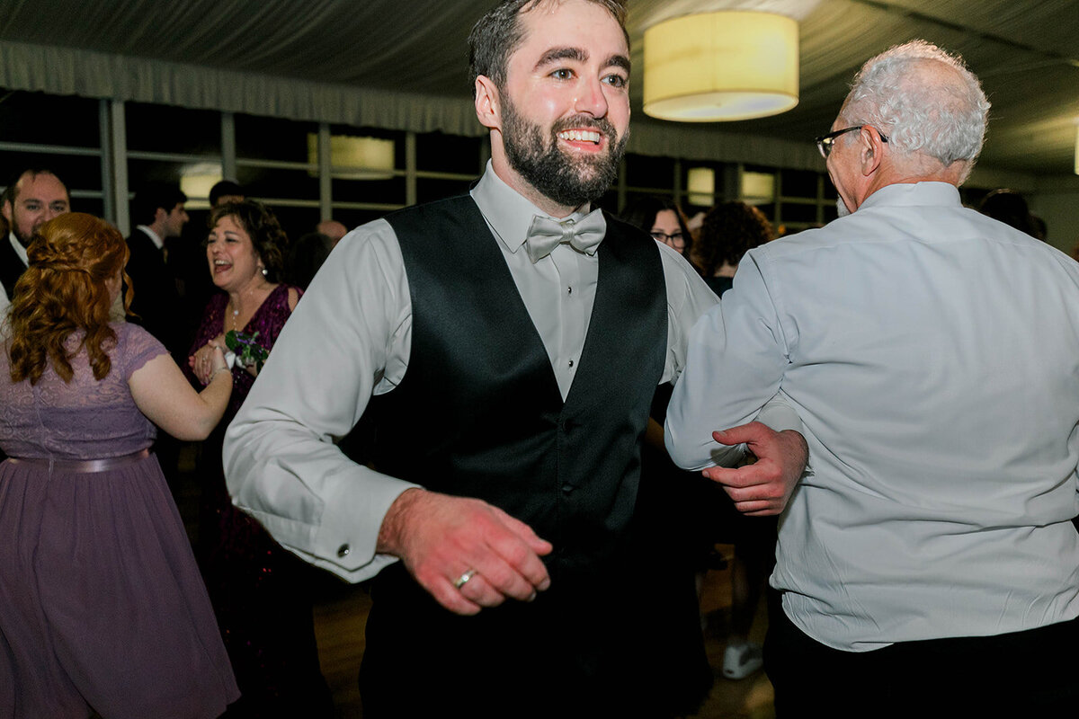 Eliana-Melmed-Photography-Chicago-LosAngeles-Jewish-WeddingPhotography-SimchaDancing-00175