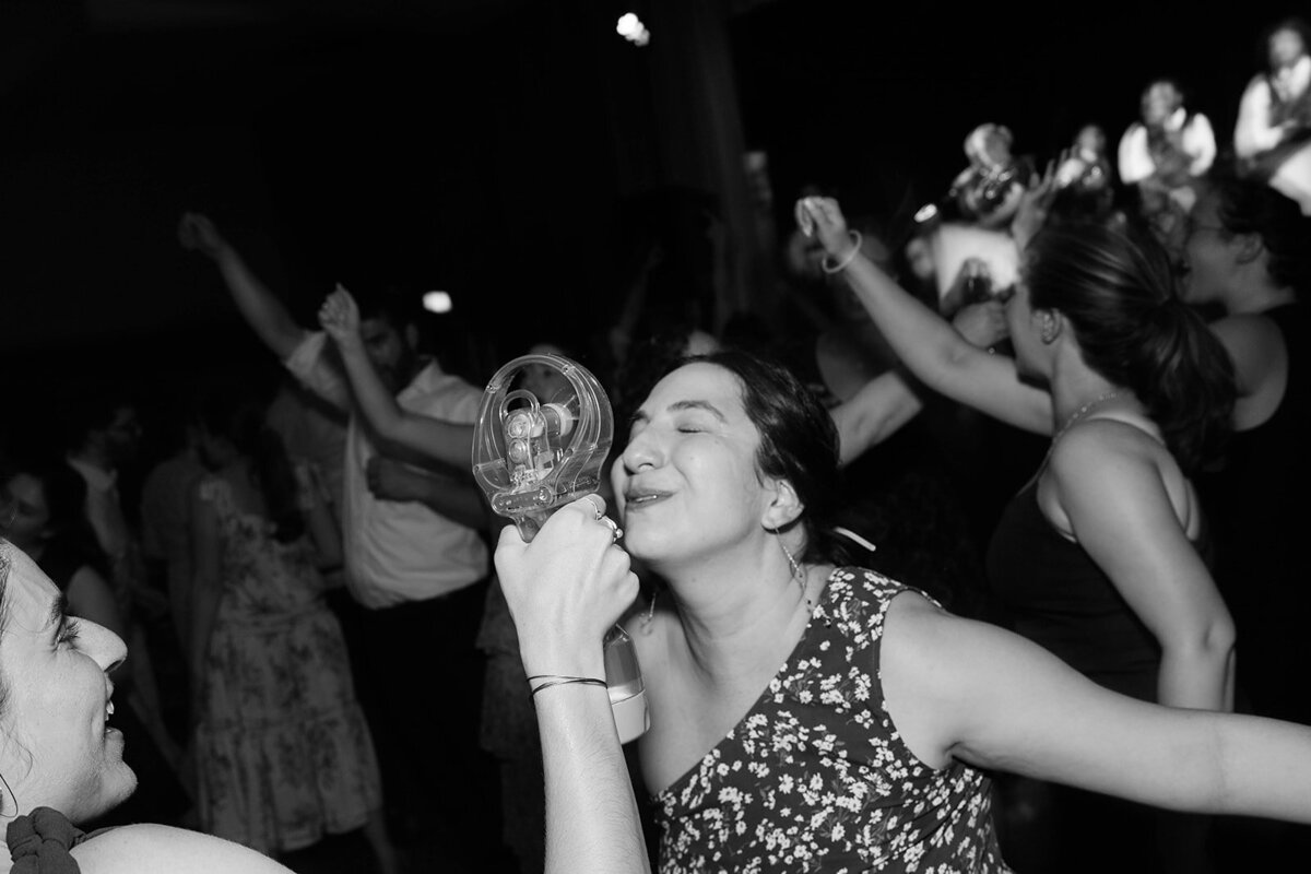Eliana-Melmed-Photography-Chicago-LosAngeles-Jewish-WeddingPhotography-ElianaSklar-DanceFloor-00391