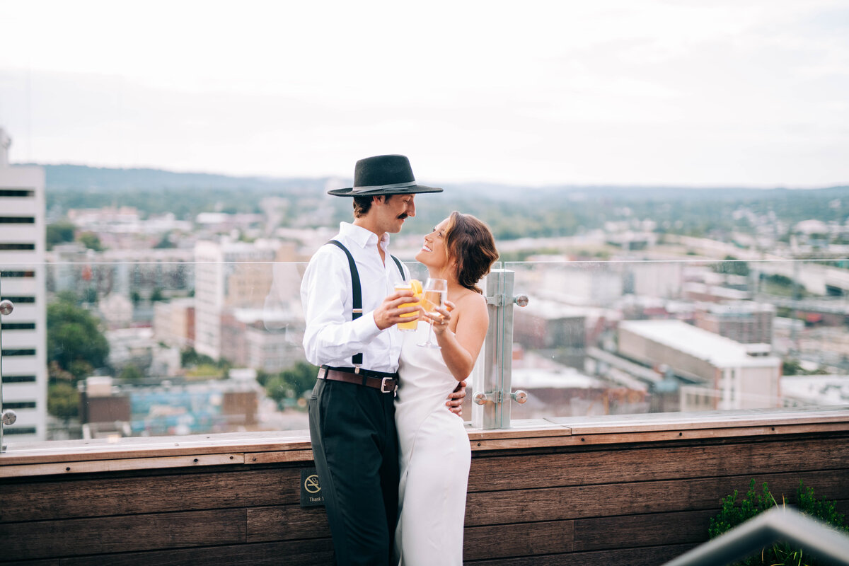wedding photos on rooftop in Knoxville Tn