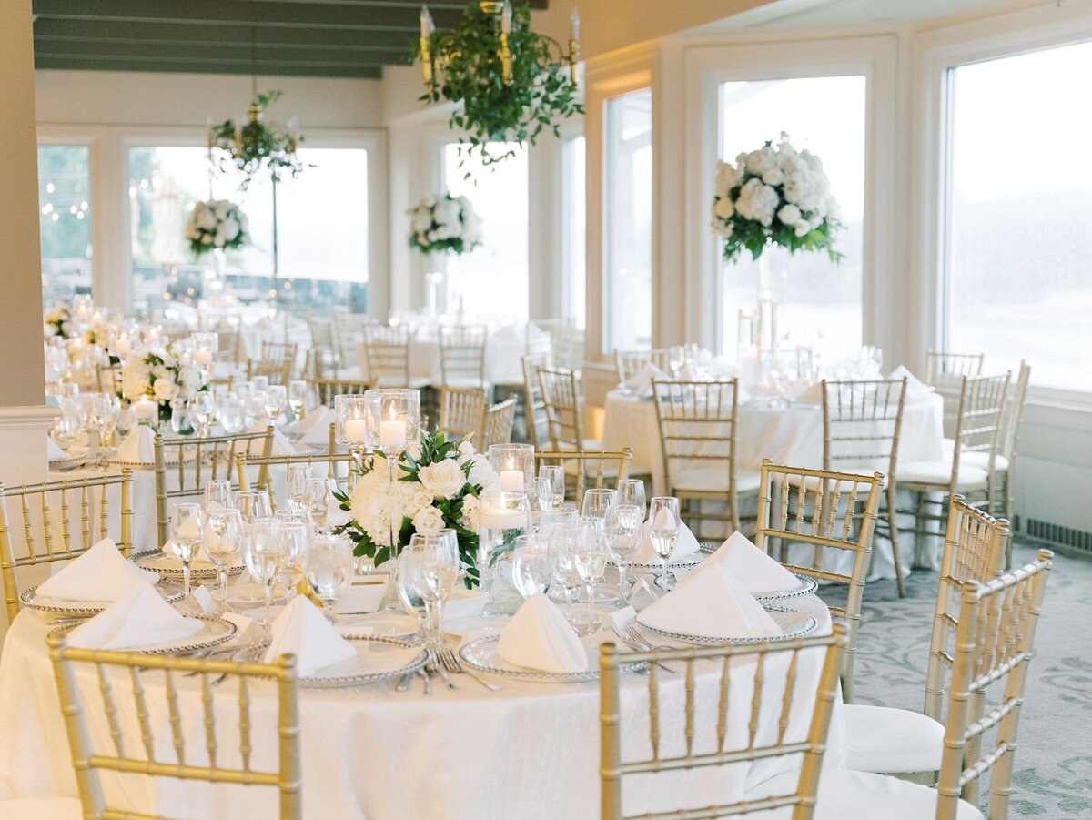 Tablescape-at-Wedding-at-Rockford-Country-Club