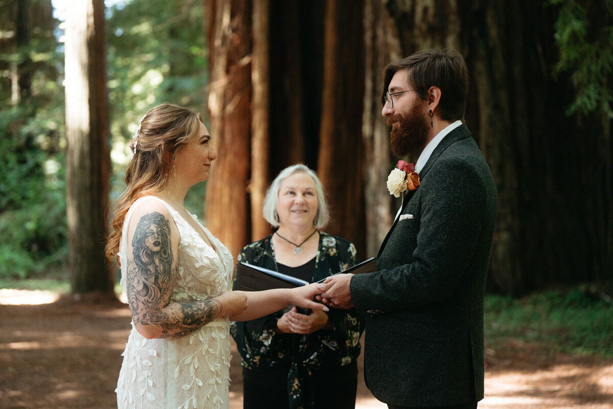 the_chaffins_international_destination_wedding_elopement_photographers_sammie_chaffin_micah_editorial_adventure_photos_travel_redwoods_national_park_10