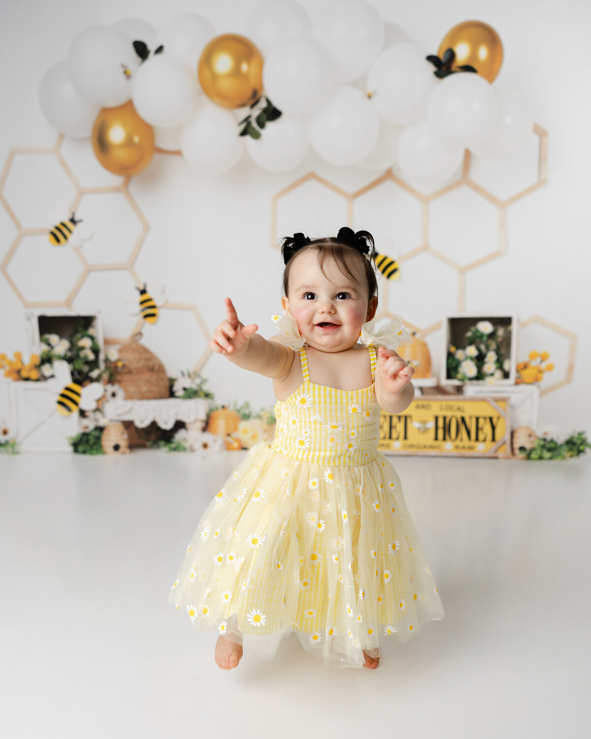 Sweet as honey and glowing in yellow, this birthday girl made her bee-themed cake smash one to remember. Captured by Yucaipa cake smash photographer Kaitlyn Dawn Photography.