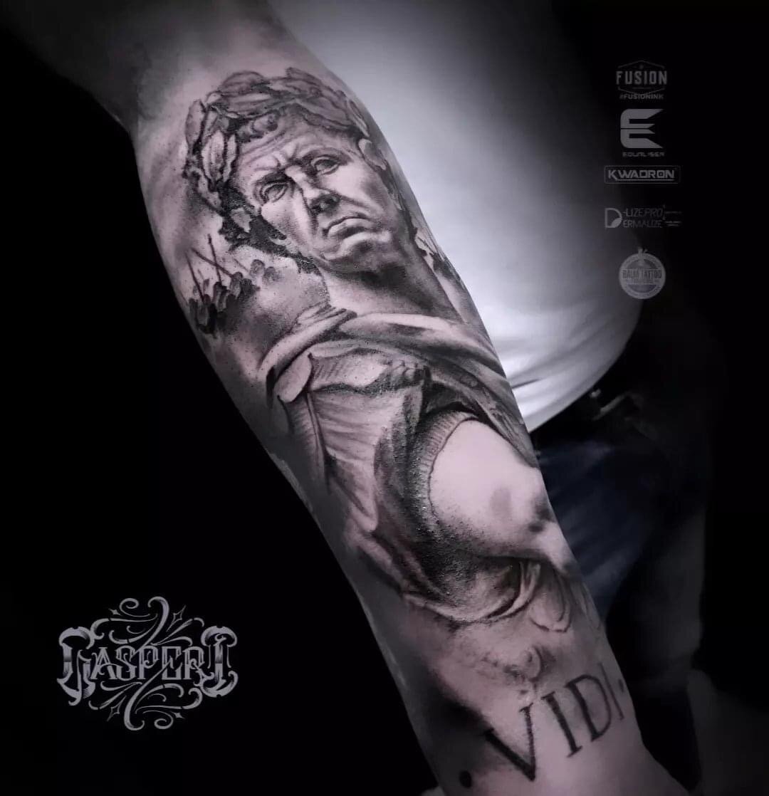 roberto-guest-artist-bloodyink-tattoo-studio-hinwil-2023 (11)