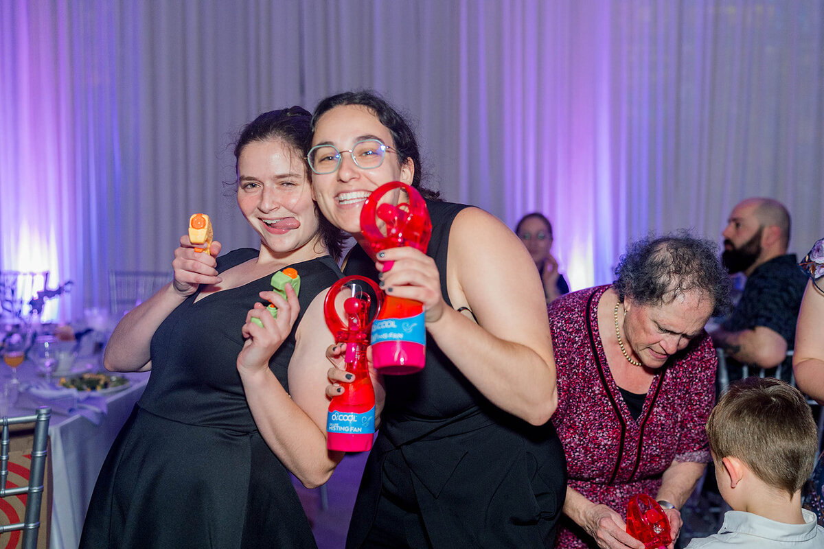 Eliana-Melmed-Photography-Chicago-LosAngeles-Jewish-WeddingPhotography-ElianaSklar-DanceFloor-00130