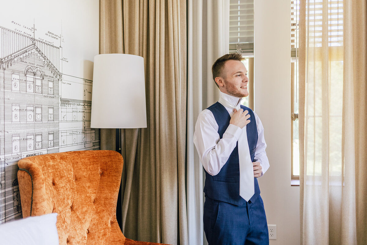 hotel room wedding photos at The Lodge at St Edward State Park
