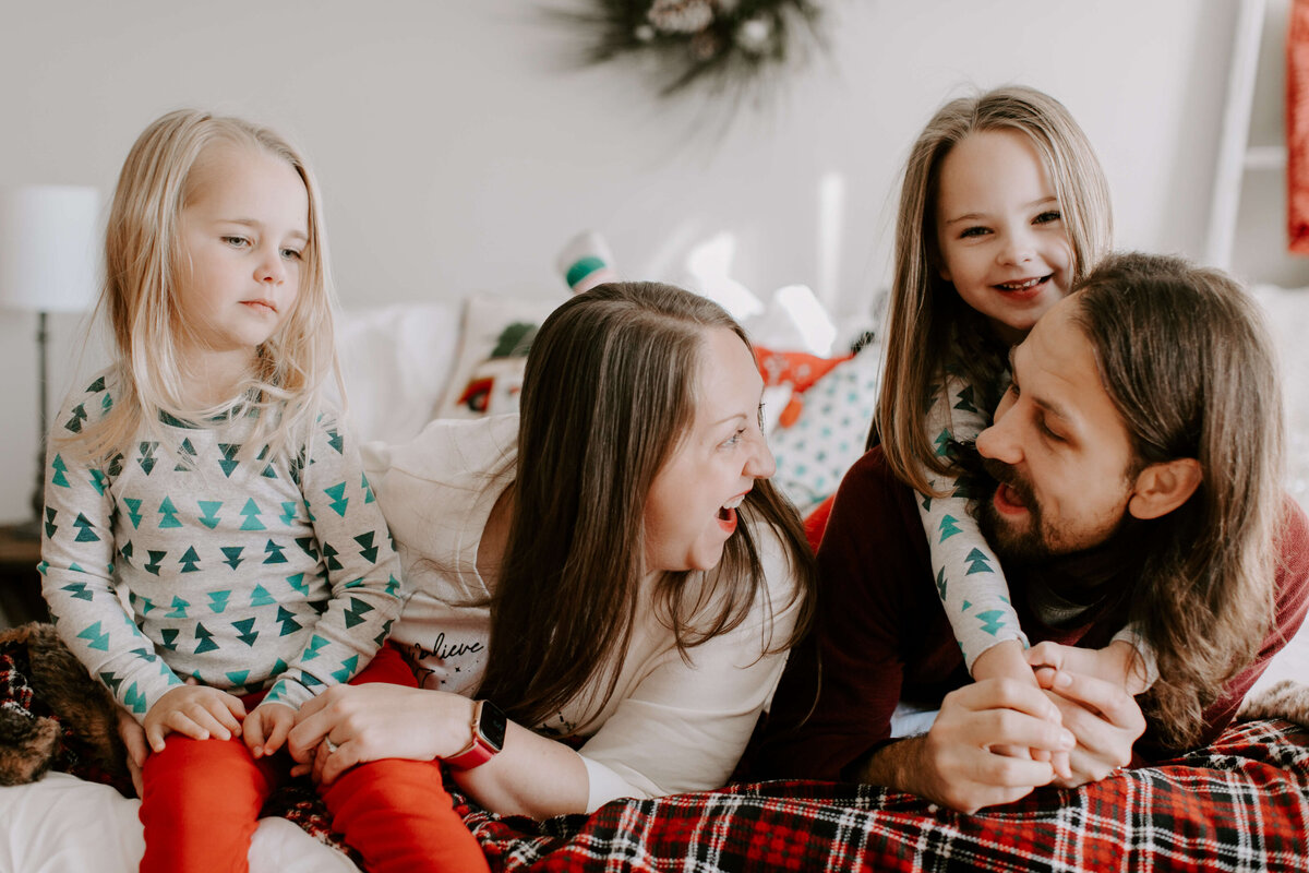 Holiday-Pajamas-Christmas-Mini-Session-Family-Photography-Woodbury-Minnesota-Sigrid-Dabelstein-Photography-Steineck-23